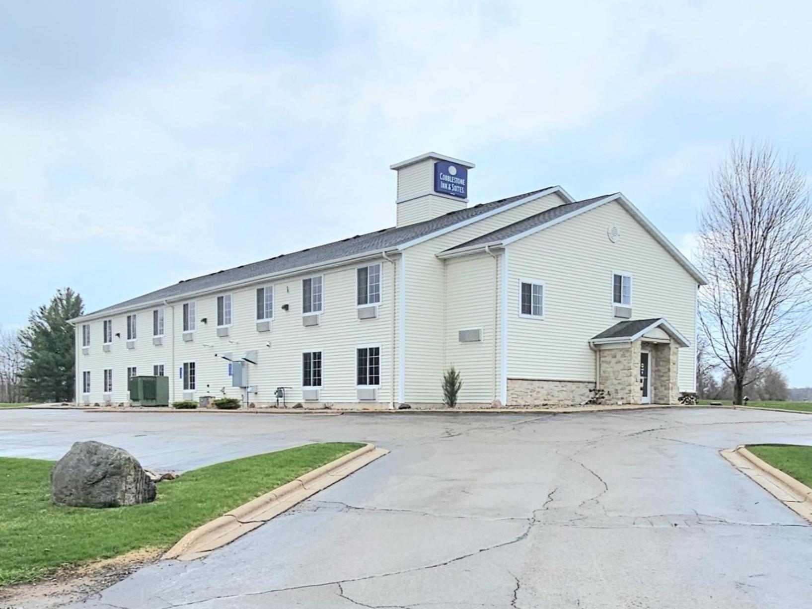 Cobblestone Inn & Suites - Clintonville Zewnętrze zdjęcie