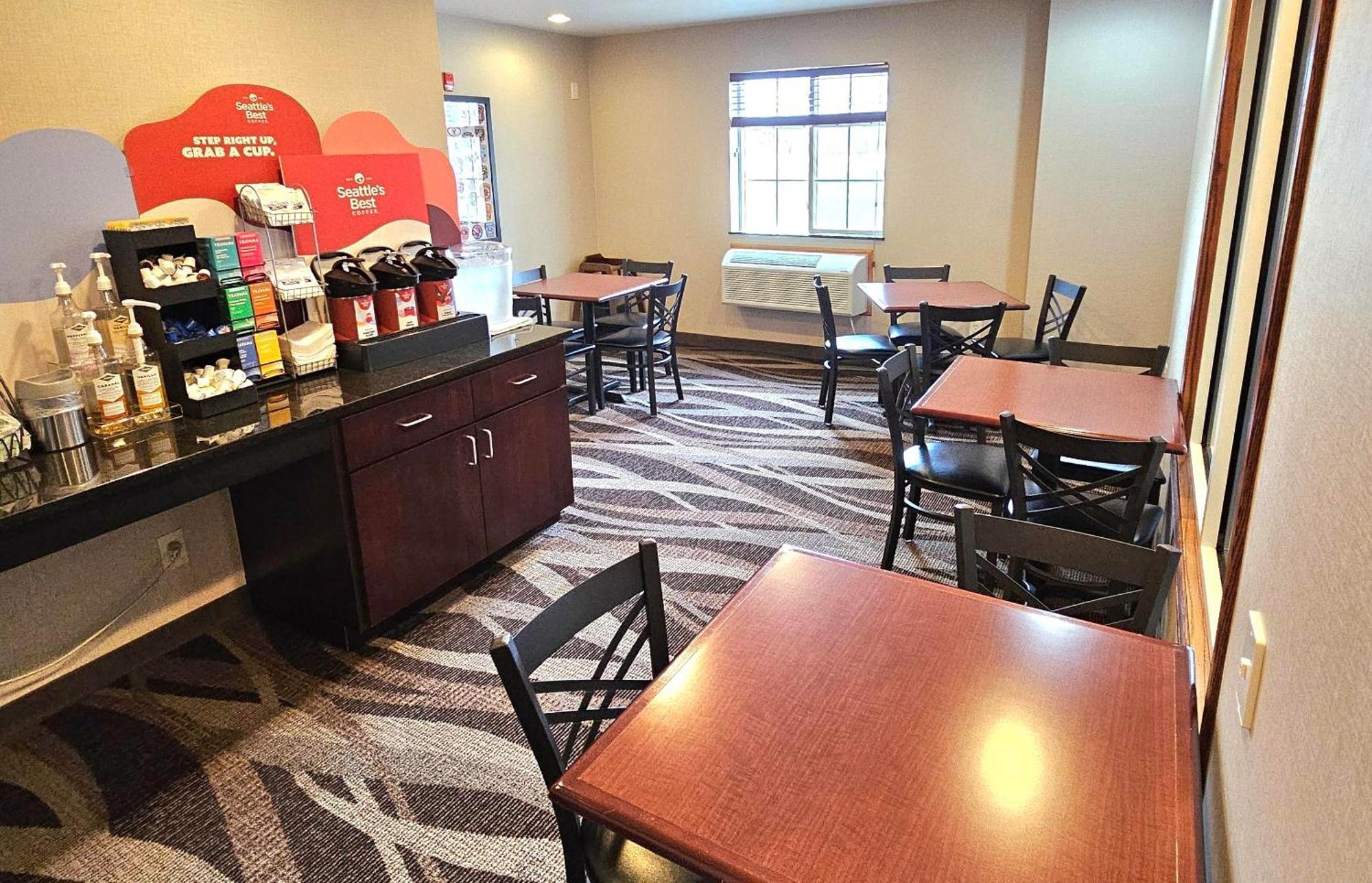 Cobblestone Inn & Suites - Clintonville Zewnętrze zdjęcie