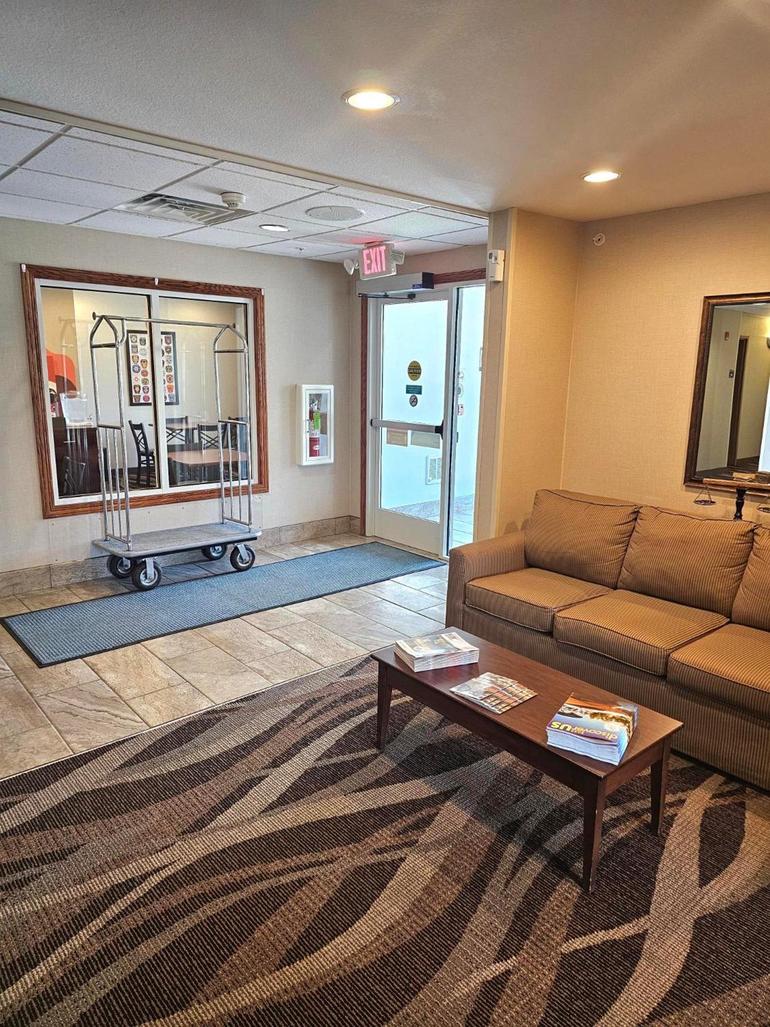 Cobblestone Inn & Suites - Clintonville Zewnętrze zdjęcie