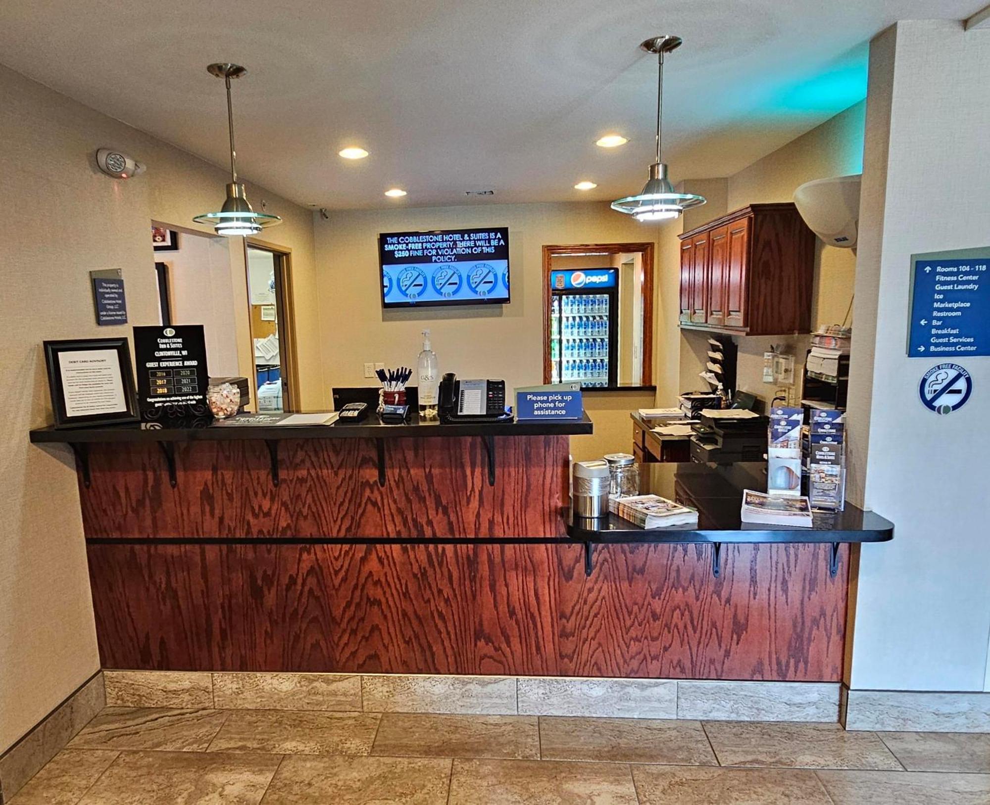 Cobblestone Inn & Suites - Clintonville Zewnętrze zdjęcie