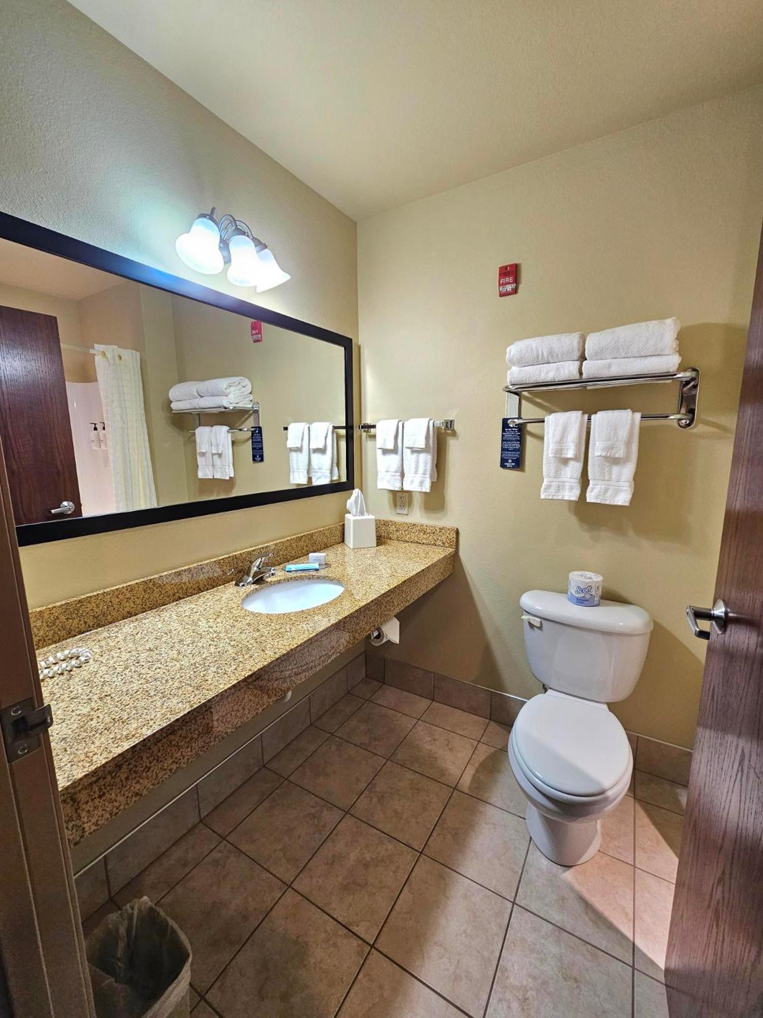 Cobblestone Inn & Suites - Clintonville Zewnętrze zdjęcie