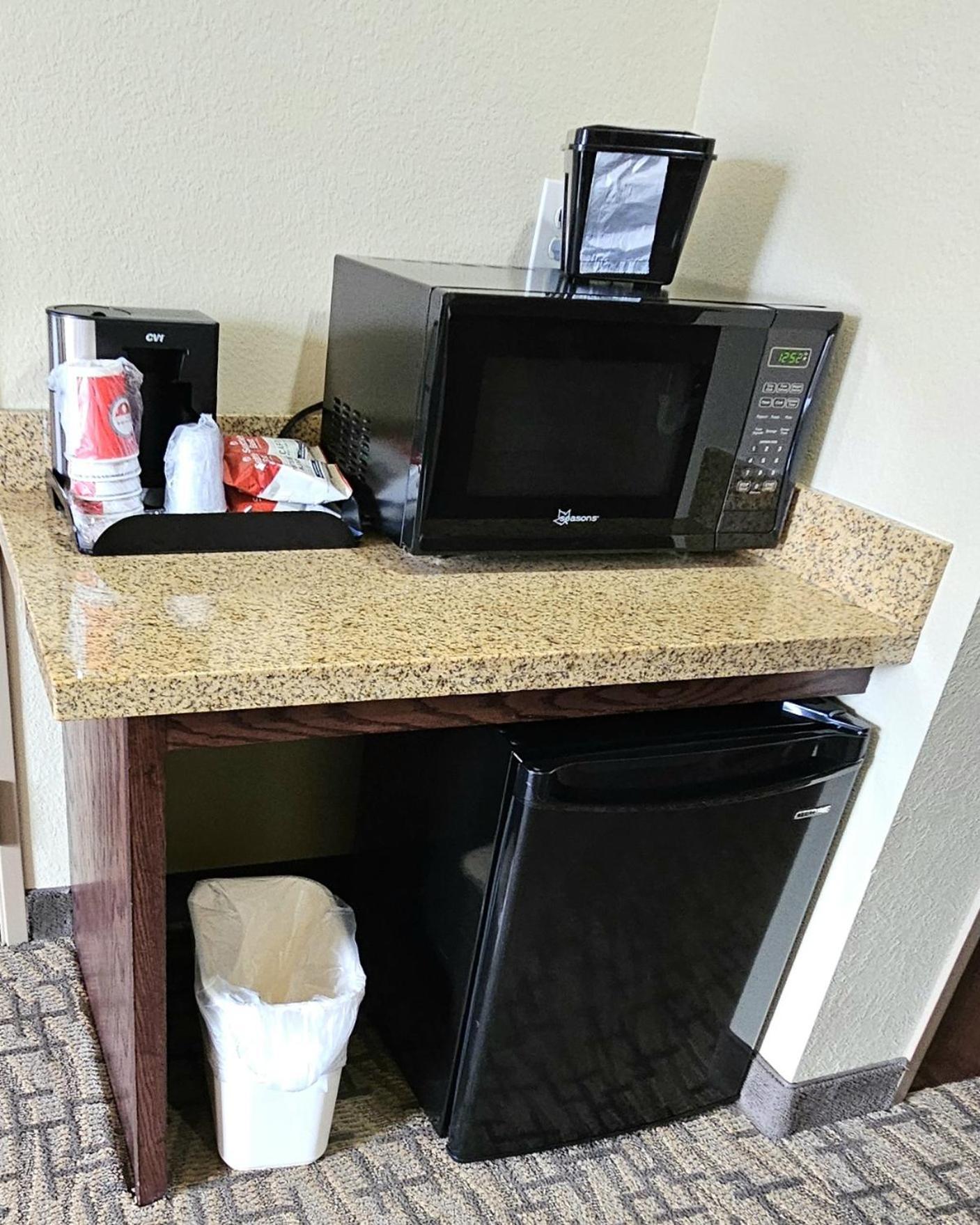 Cobblestone Inn & Suites - Clintonville Zewnętrze zdjęcie