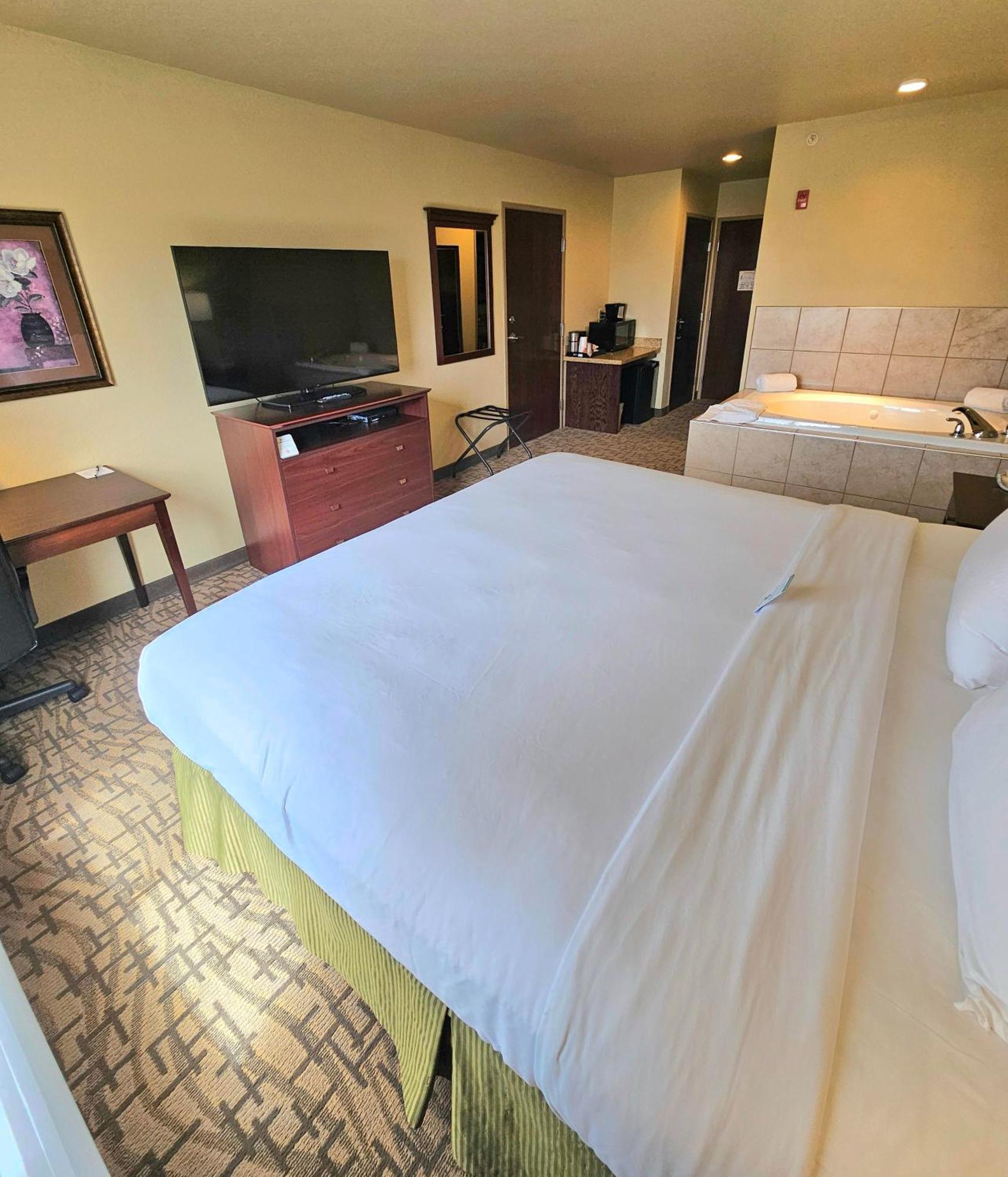 Cobblestone Inn & Suites - Clintonville Zewnętrze zdjęcie