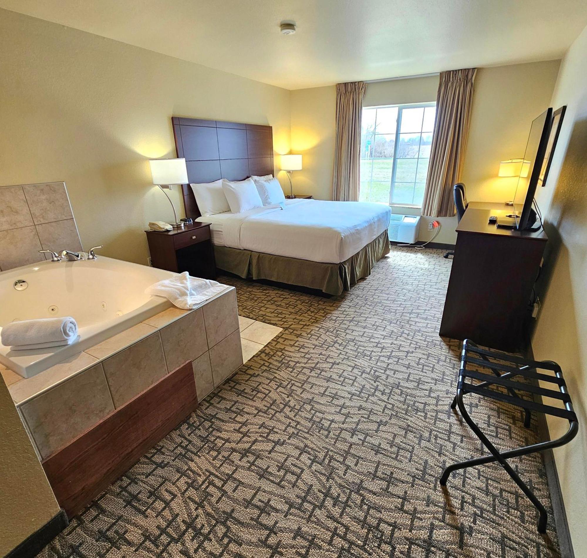 Cobblestone Inn & Suites - Clintonville Zewnętrze zdjęcie